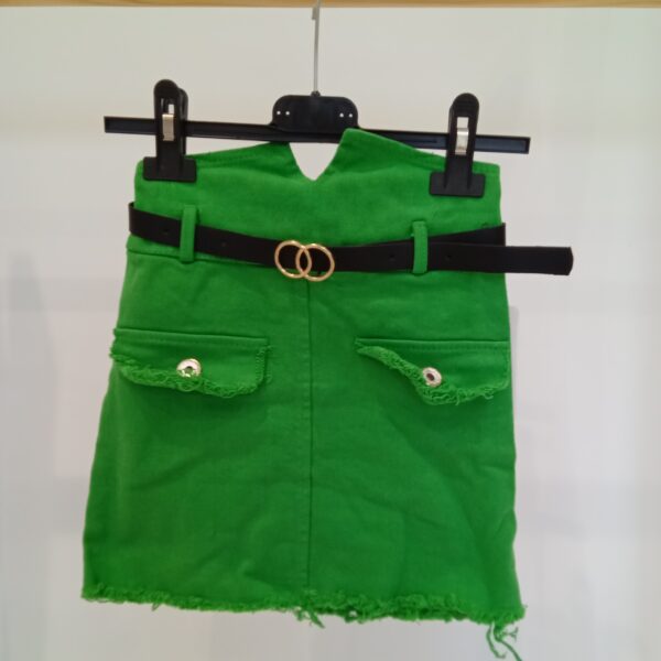 Jupe verte avec ceinture