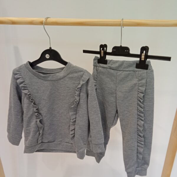 Ensemble gris