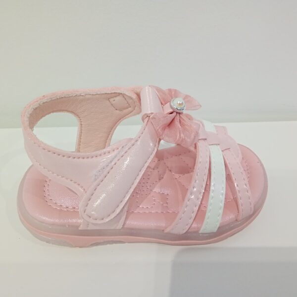 Nu pied rose