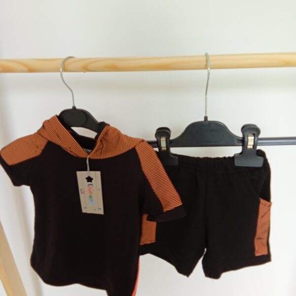 Ensemble noir et orange