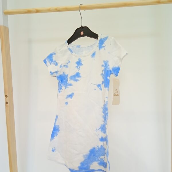 Robe bleu et blanche